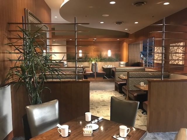 The Edge Social Grille & Lounge dining room