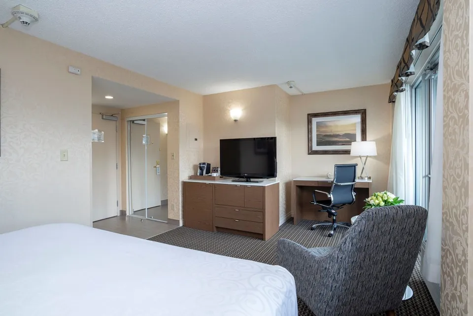 Executive King Room at Chateau Granville (2 of 4)