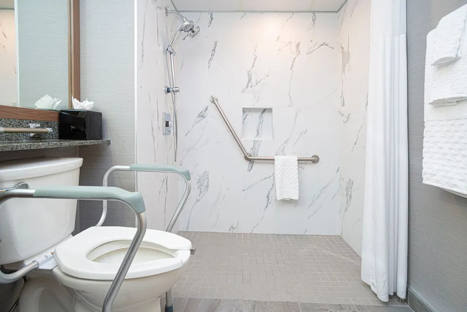 One Bedroom Suite with Mobility Access at Chateau Granville (4 of 5)