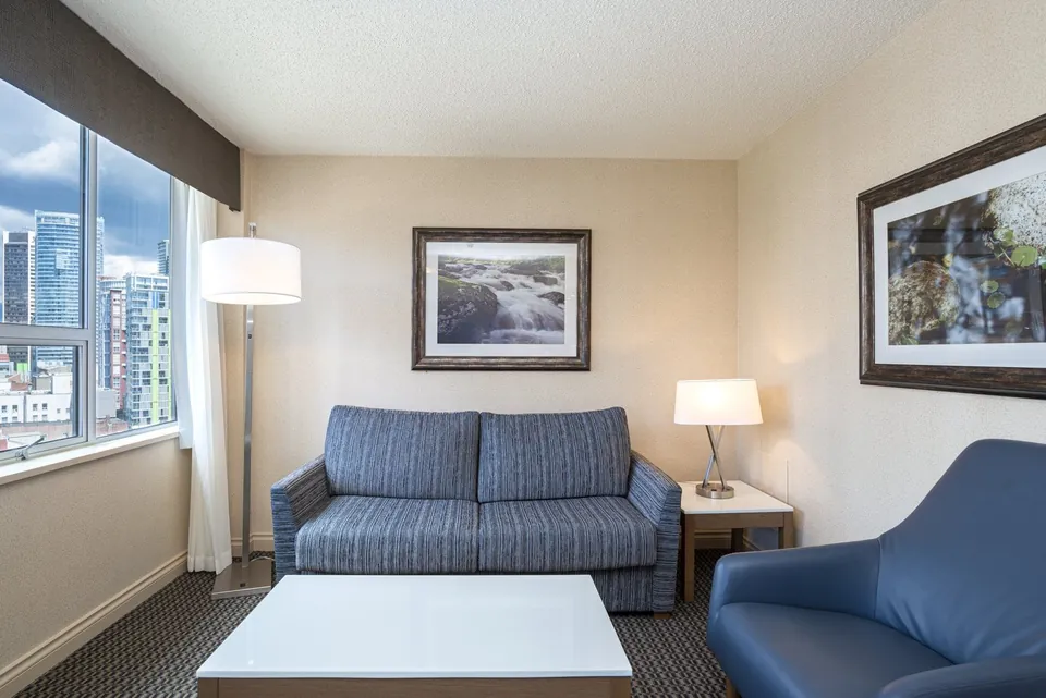 One Bedroom Suite with King Bed at Chateau Granville (3 of 8)