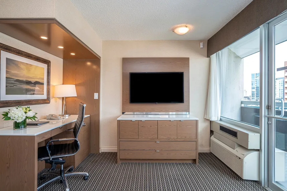 One Bedroom Suite with King Bed at Chateau Granville (4 of 8)