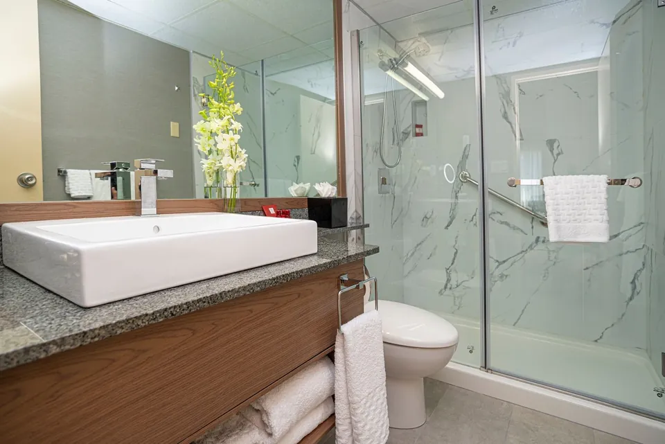 One Bedroom Suite with Two Double Beds at Chateau Granville (2 of 7)