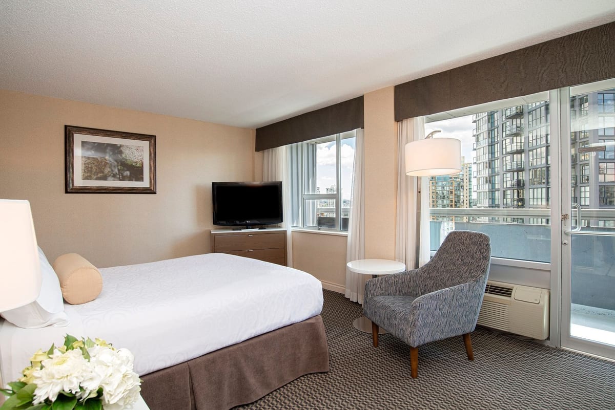 Queen Superior View Room with queen bed and view at Chateau Granville